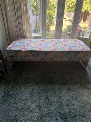 Single bed with - with, pull