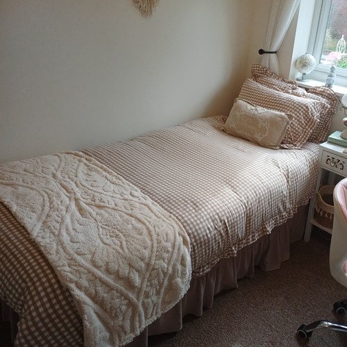 Trundle bed with pull - bed,